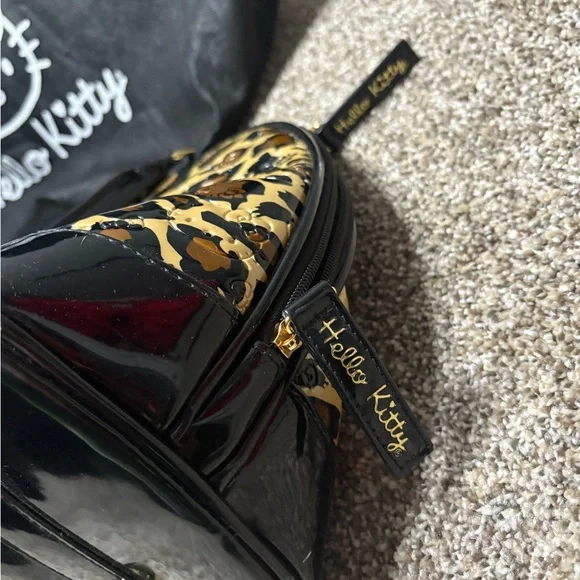 Loungefly Leopard Print Hello Kitty Purse - Picture 4 of 6